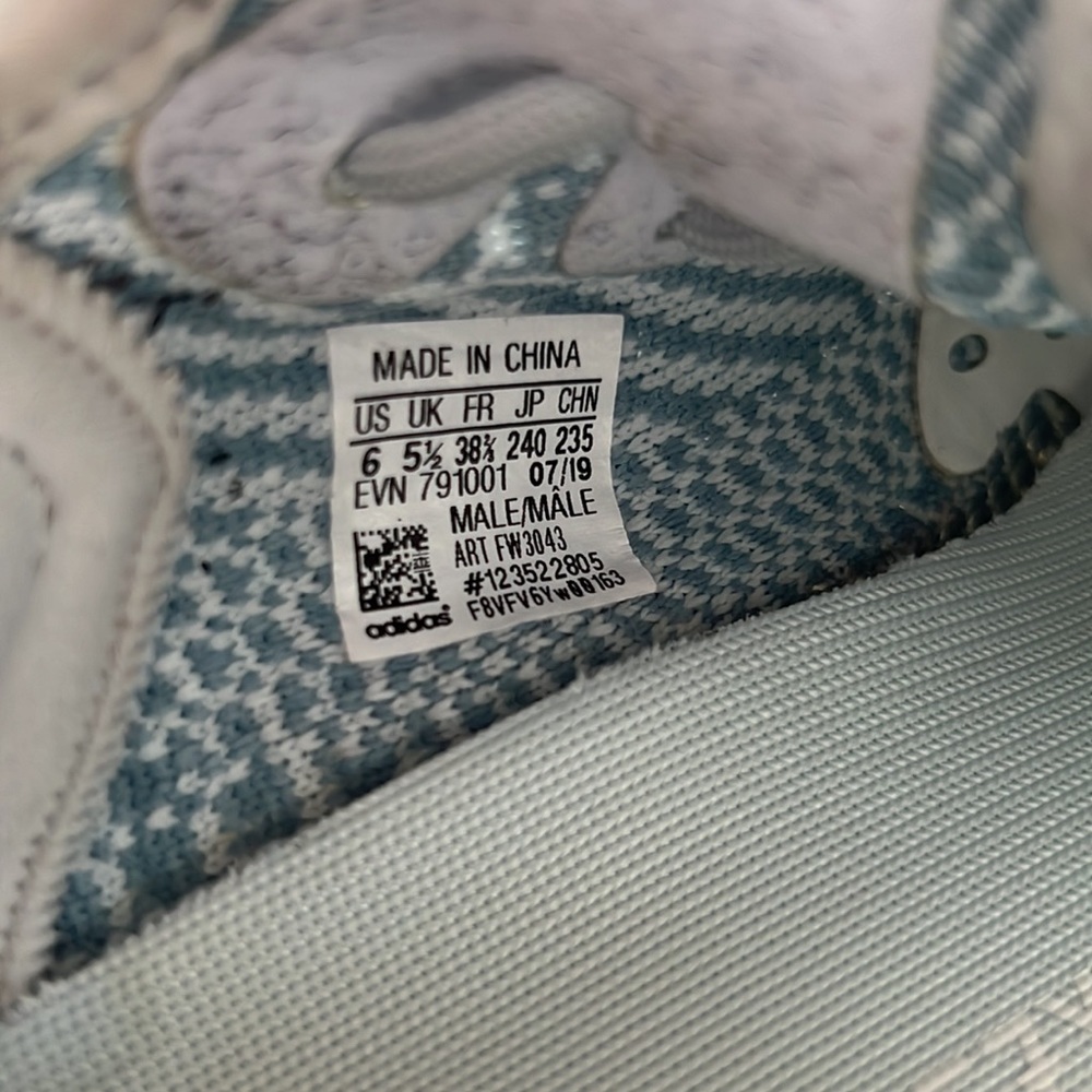adidas Yeezy Boost 350 V2
Cloud White (Non-Reflective) - Picture 8 of 8